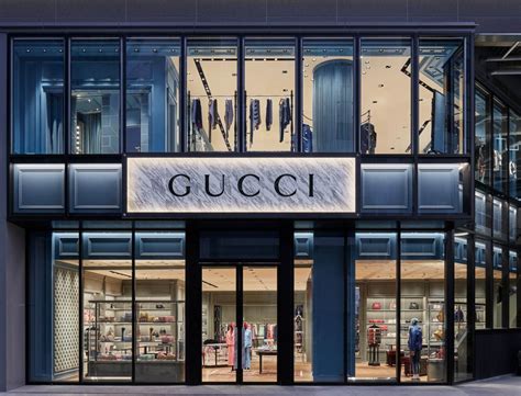 gucci stores in tokyo.